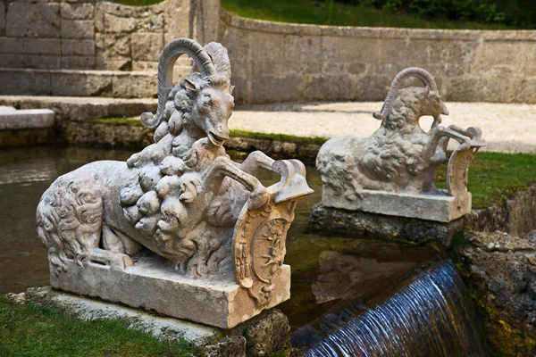 Fontes de capricórnio no Palácio Hellbrunn — Fotografia de Stock
