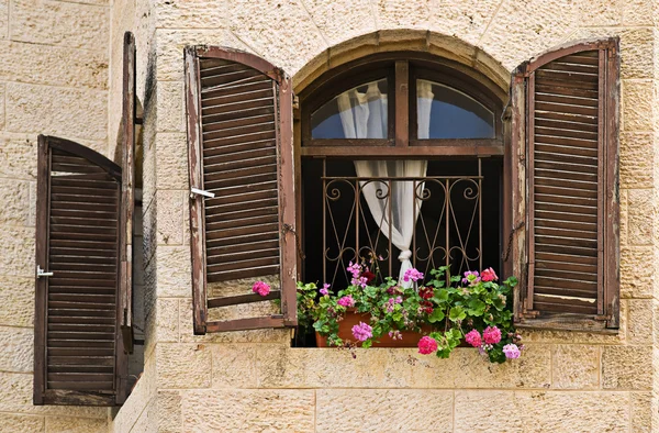 Окна Иерусалима — стоковое фото