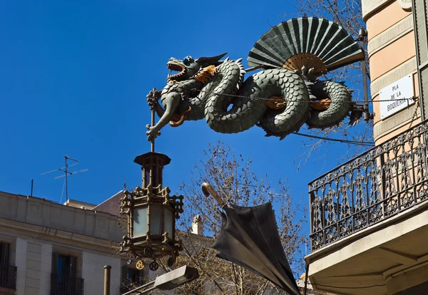 Dragon on modern house corner — Stock Photo, Image