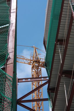 Kule Vinç çalışır