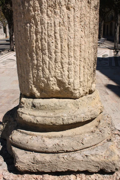 По материалам римской колонны — стоковое фото