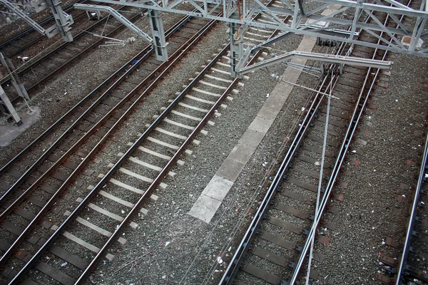 Railroad tracks en bovenleiding — Stockfoto