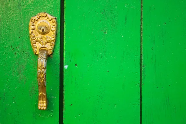Španělské koloniální styl dveře. — Stock fotografie