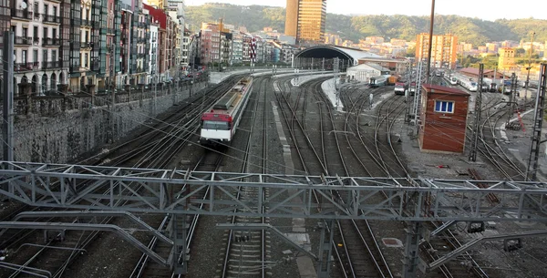 A vonat. vasúti síneket és felsővezeték — Stock Fotó