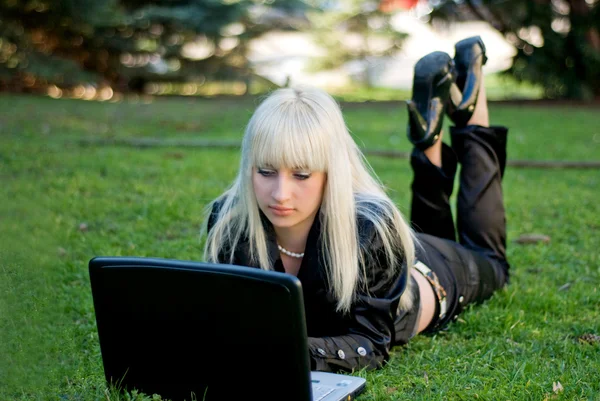 The girl with a laptop — Stock Photo, Image