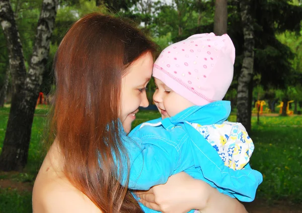 Baby en moeder — Stockfoto