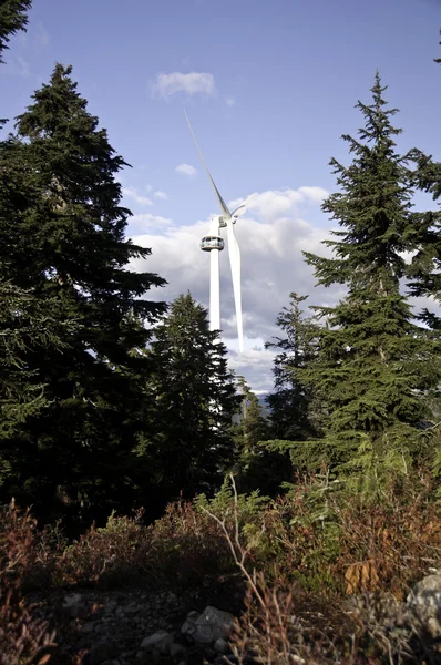Wind turbine on the mountain top — Stock Photo, Image