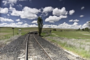 demiryolu parça ve bulutlar