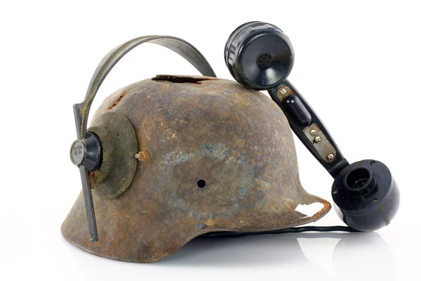 Защитный шлем и телефон — стоковое фото