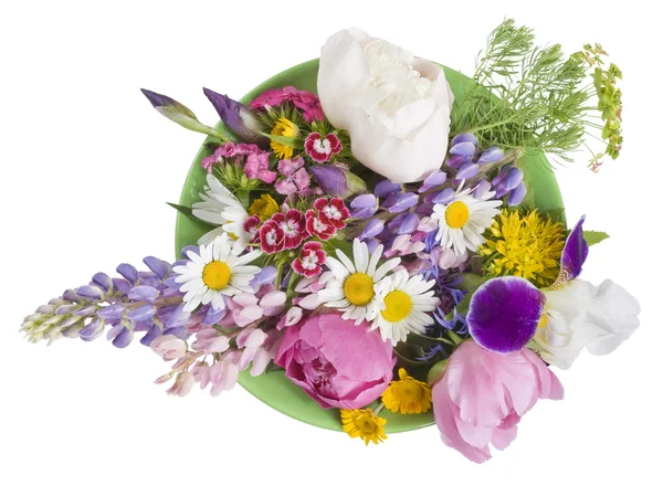 Зеленая тарелка с цветами июня — стоковое фото