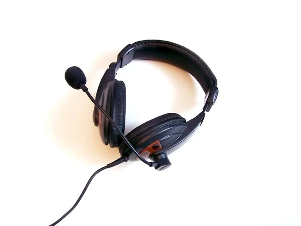 Ακουστικά σε λευκό φόντο — Φωτογραφία Αρχείου