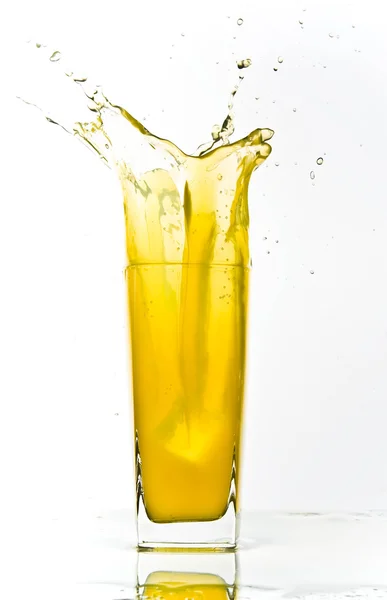 Salpicos de refrigerante laranja — Fotografia de Stock