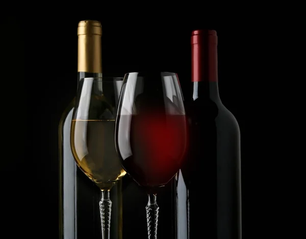 Vino rosso e bianco su nero — Foto Stock