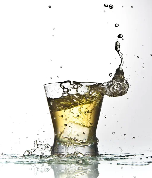 Bebida amarela respingo — Fotografia de Stock