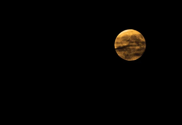 Luna piena dietro le nuvole — Foto Stock