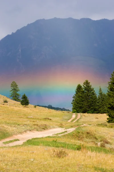 Arcobaleno in montagna — Foto Stock