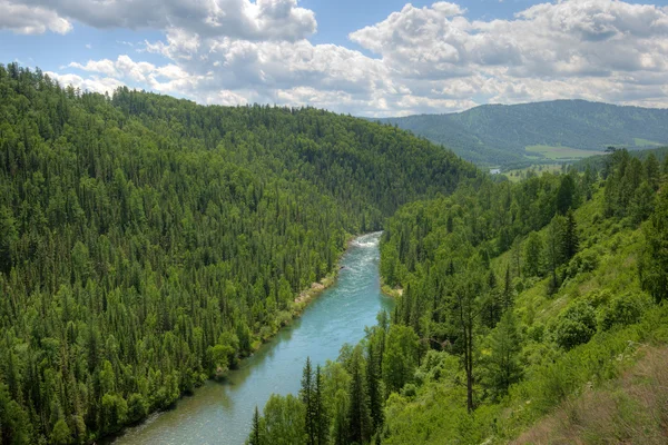 Rzeka w górach — Zdjęcie stockowe