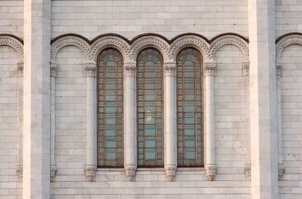 Окна собора — стоковое фото