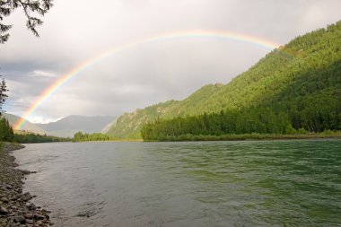 Gökkuşağı Nehri üzerinde