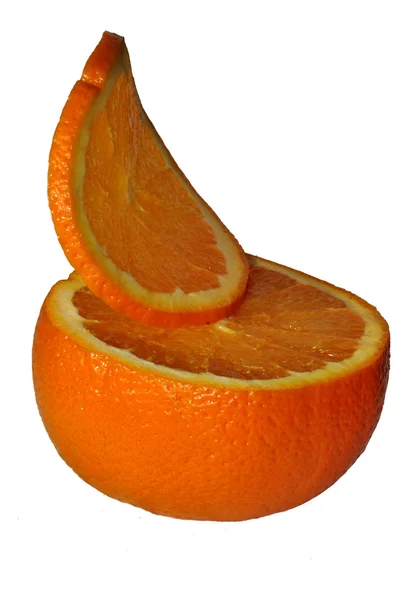 Beyaz zemin üzerine portakal dilimleri — Stok fotoğraf
