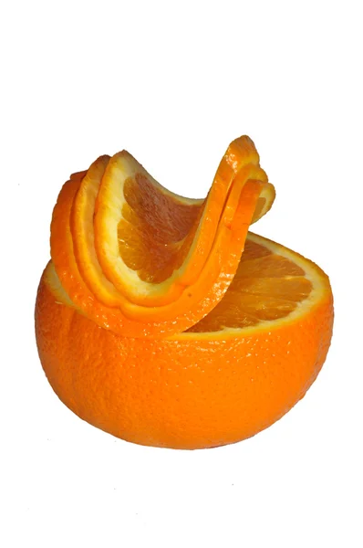 Beyaz zemin üzerine portakal dilimleri — Stok fotoğraf