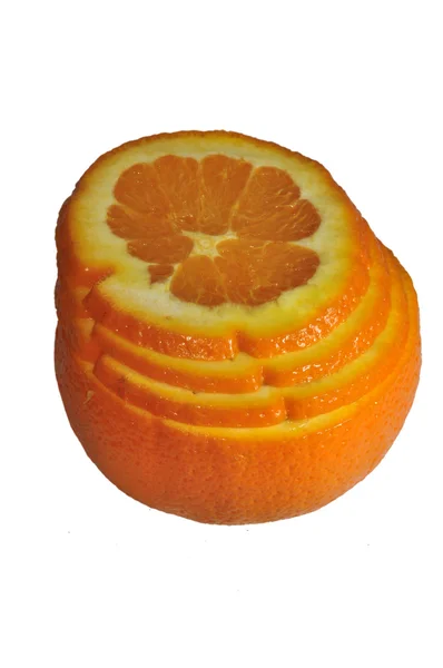Шматочки апельсина на білому тлі — стокове фото
