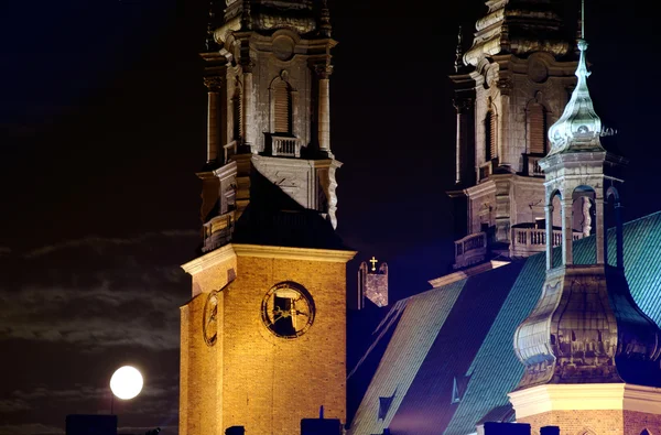 Igreja Catedral em Poznaanabol à noite — Fotografia de Stock