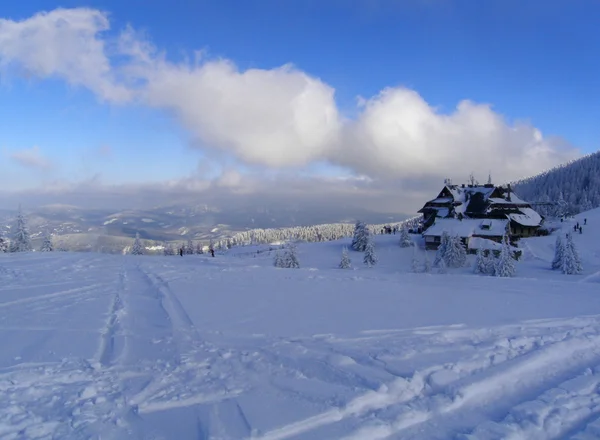 Cabană pe timp de iarnă — Fotografie, imagine de stoc