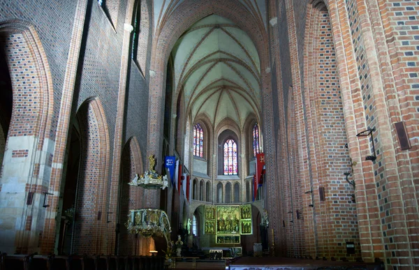 Innvendig i den gotiske kirken – stockfoto