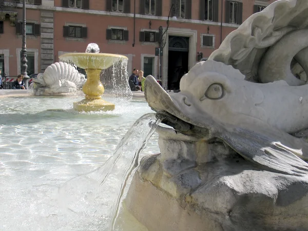 Uma fonte barroca em Roma, Itália — Fotografia de Stock