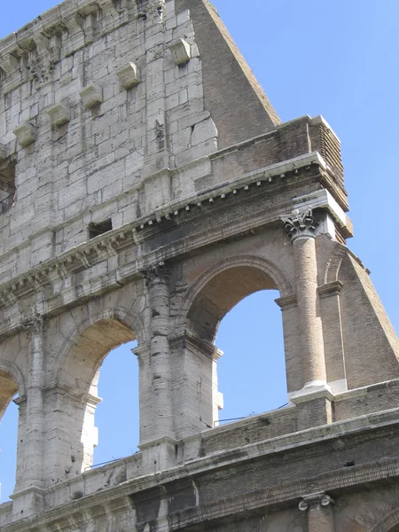 Roma: Las ruinas del antiguo coliseo romano — Foto de Stock