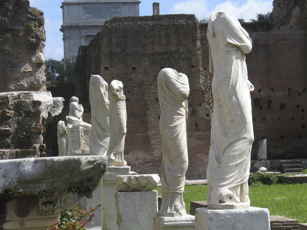 Róma: A romok az ősi római fórum — Stock Fotó