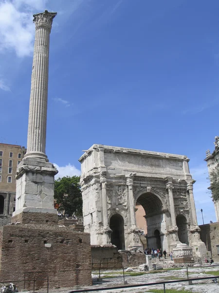 Римський форум у Римі (Італія). — стокове фото