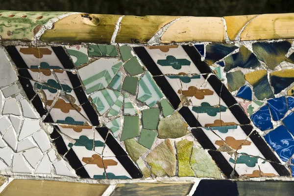 Mosaiken im Parc Güell, Barcelona, Spanien — Stockfoto