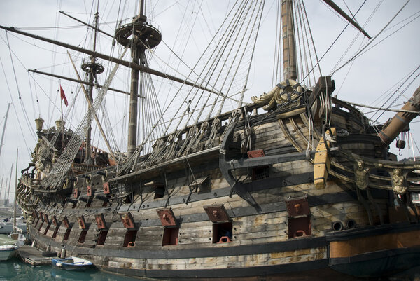 Старый пиратский корабль
