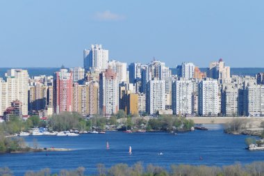 Konut highrises Nehri yakınında