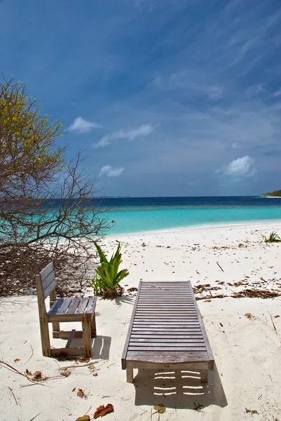 Vista di due sedie sulla spiaggia — Foto Stock