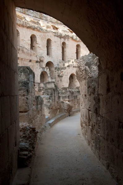 Tuniský Koloseum - zchátralé oblouky — Stock fotografie