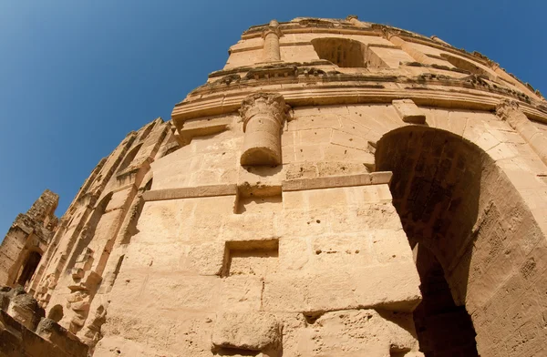Tunezyjski Koloseum - sfatygowany łuki — Zdjęcie stockowe