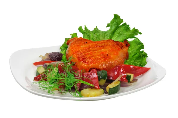 Gefrituurde kip op een bord met groenten — Stockfoto