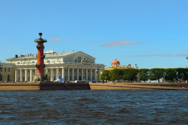 Ρωσία, Αγία Πετρούπολη, βέλος Βασιλιέφσκι νησί, ραμφοειδής colum — Φωτογραφία Αρχείου