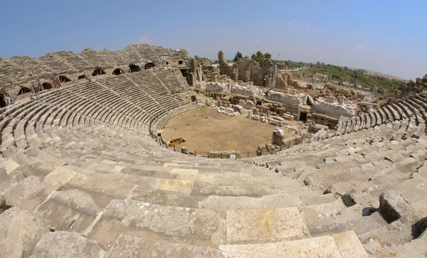 Ruiny starobylého amfiteátru. Turecko, boční — Stock fotografie