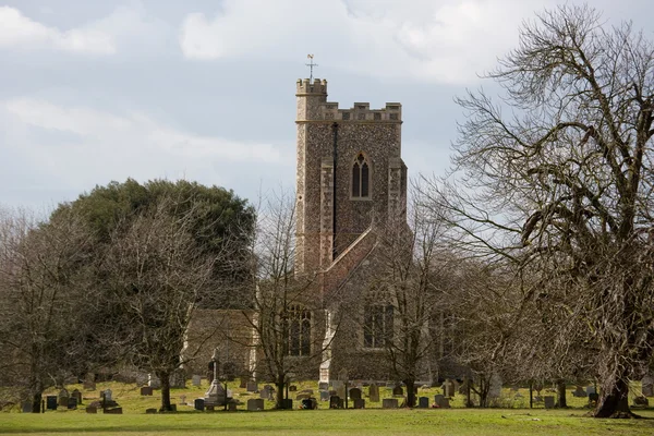 Средневековая английская сельская церковь — стоковое фото