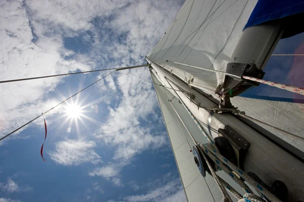 太陽と帆 — ストック写真