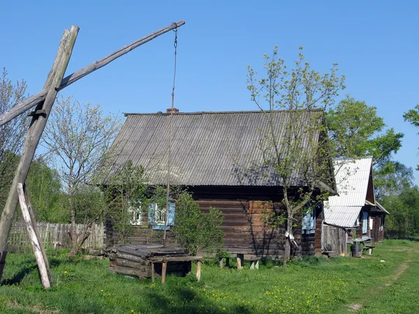 Casa pequena na aldeia — Fotografia de Stock