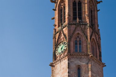 Gotik tarzı Saat Kulesi