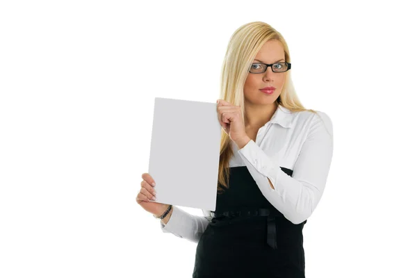 Mujeres jóvenes de negocios mostrando papel en blanco —  Fotos de Stock
