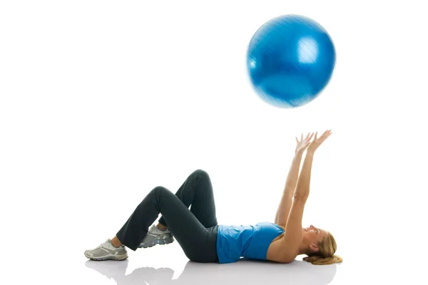Young women playing with a fitness ball — Stockfoto