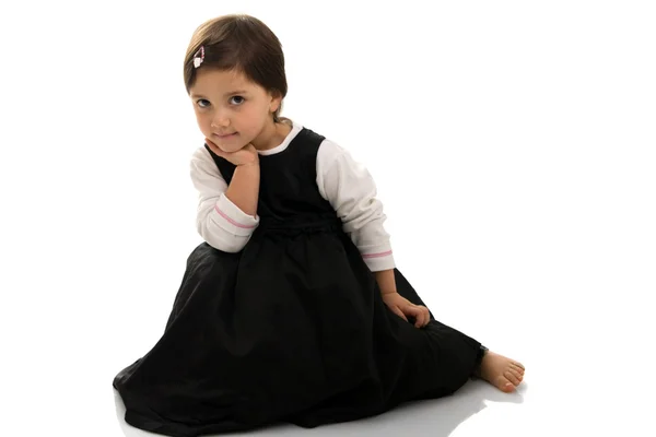 Ładny mały dziewczyna pozuje — Zdjęcie stockowe
