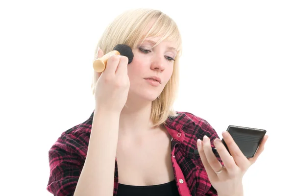 Menina adolescente bonita aplicando maquiagem — Fotografia de Stock